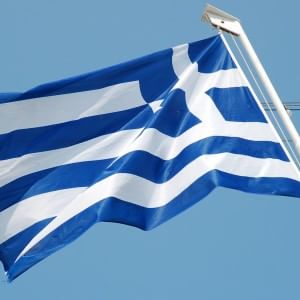 solidarietà al popolo greco, lo diciamo con una bandiera