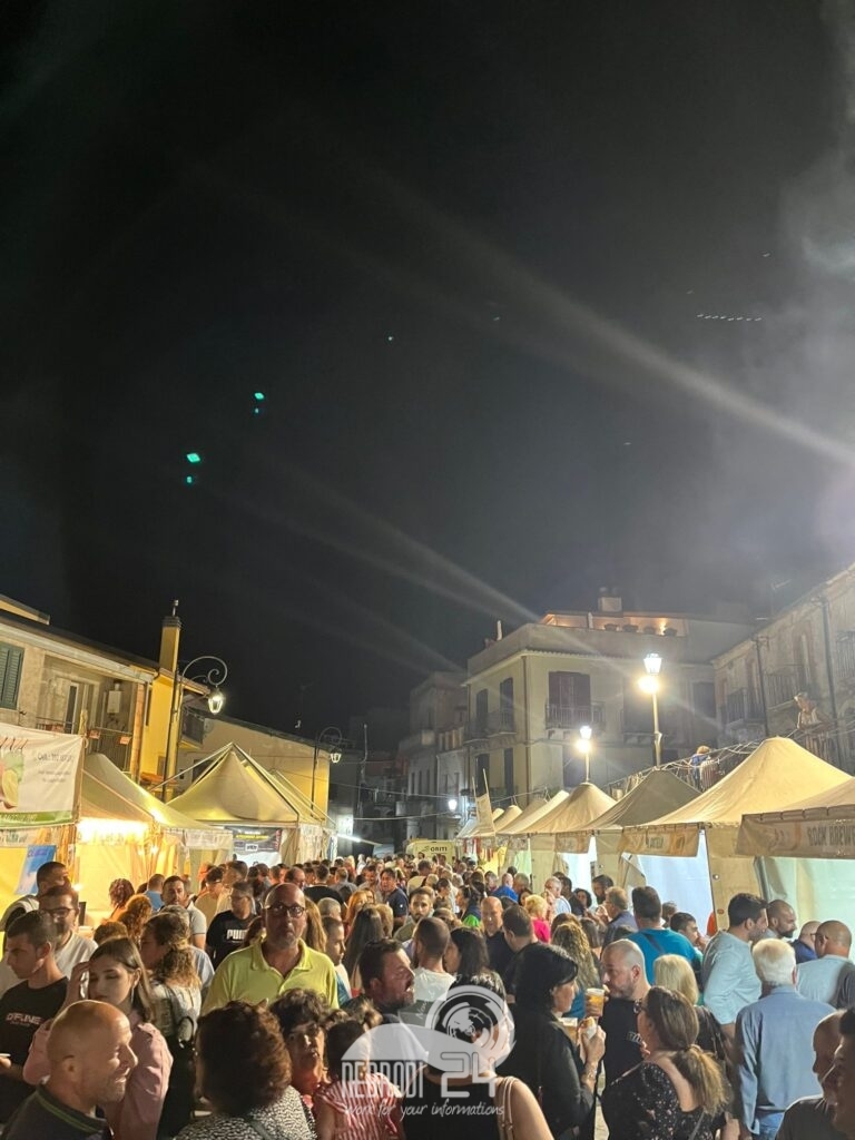 raccuja – sapori di sicilia: successo pieno tra buon cibo, musica e divertimento è lo show di emanuela aureli