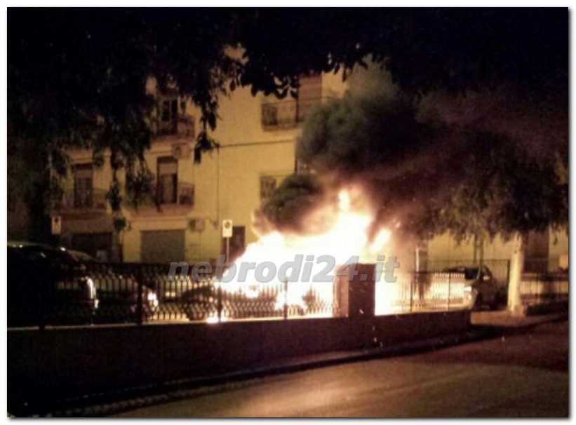 Brolo – Auto e Fustoni vanno a fuoco nelle ultime notti brolesi! Cosa succede?