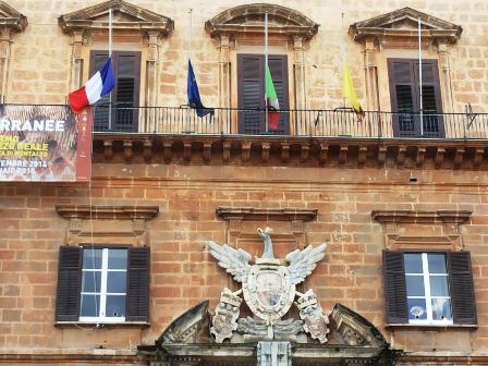 Palermo – Charlie Hebdo: bandiera francese a mezz’asta a palazzo dei normanni