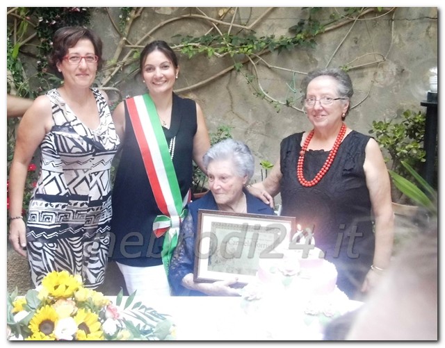 Brolo – Festa grande per i 100 anni di nonna Carmela  “Tina” Torrisi
