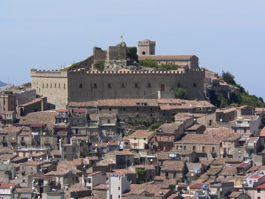 Primo Anniversario “Borgo dei borghi 2015”: l’amministrazione comunale di Montalbano Elicona, presenta alla stampa gli eventi e le iniziative in cantiere per il 2016 .