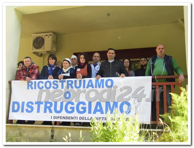 Sinagra – Clamorosa protesta di Pippo Naciti “La Distribuzione” che si è incatenato per protesta