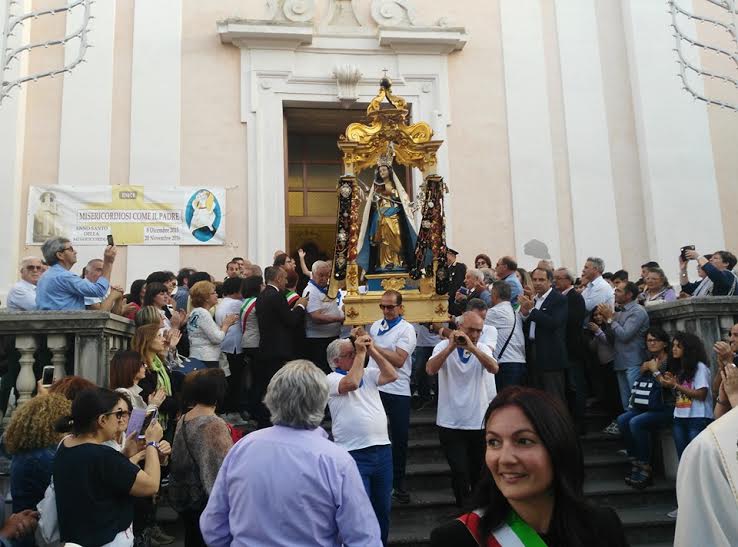 Brolo – Festa Annunziata, Irene Ricciardello: Viva Brolo, viva la Santa Patrona (foto e video)