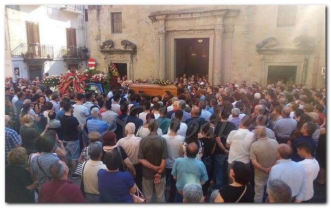 Sant’Angelo di Brolo – Una folla di gente per i funerali di Giovanni Cortolillo