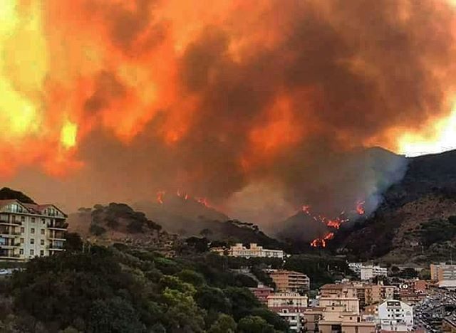 Messina – La città brucia: l’isolitudine (la nostra malattia) di una terra che non fa notizia!
