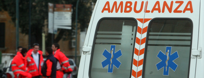 Sinagra – Scorrimento veloce: due auto si scontrano frontalmente. Un anziano finisce in ospedale