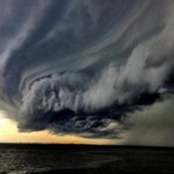 Allerta Meteo: lunedì 11 Settembre spaventoso “Uragano Mediterraneo” sul mar Tirreno, scatta l’allarme in Calabria e Sicilia