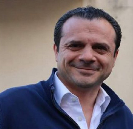 Messina – Cateno De Luca passa dall’Udc al gruppo misto. “Mi candido a sindaco di Messina senza condizionamenti”