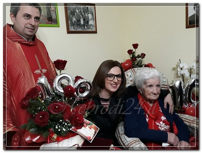 maria giuseppa galati rando festa 100 anni con padre strefano brancatelli ed assessore Valeria Imbrogio