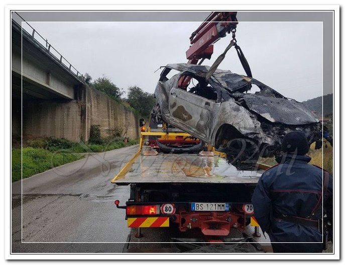 Piraino – Grave incidente sul viadotto Sant’angelo dell’A20, macchina bruciata e conducenti salvi
