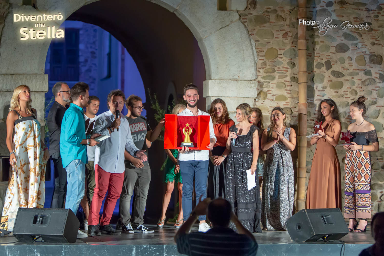 Sant’Agata Militello – Grande successo per la IX edizione del Festival canoro nazionale “Diventerò una stella”,  premio “Lorena Mangano”