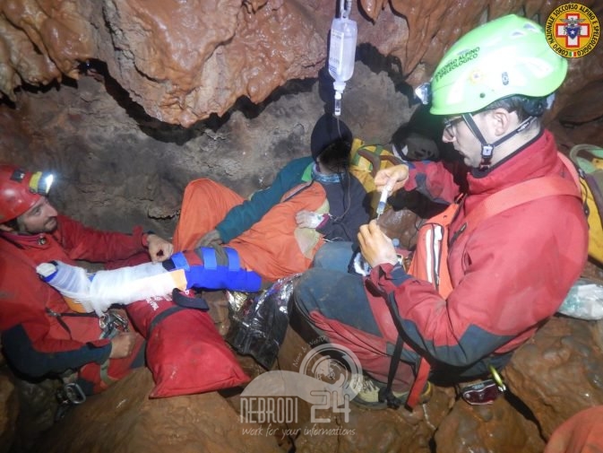 Palermo – Salvata la speleologa brolese, ferita in grotta nel palermitano a 100 metri dalla superficie