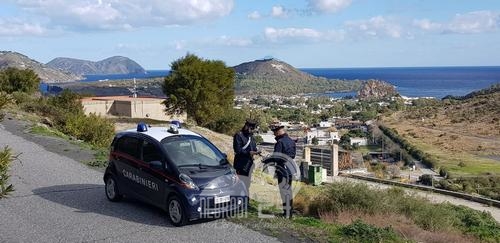 Vulcano  – I Carabinieri denunciano sei persone per abusivismo edilizio