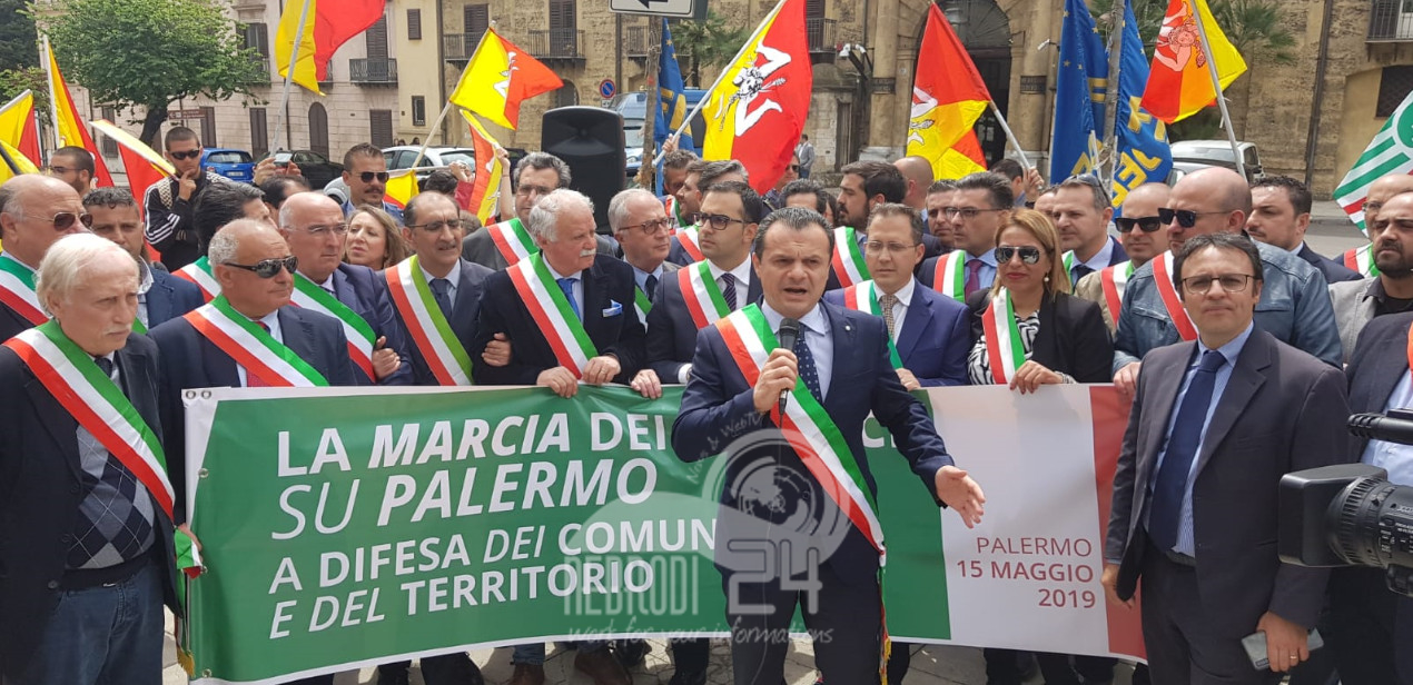 Palermo – La marcia dei Sindaci siciliani, confronto serrato per la soluzione della crisi finanziaria