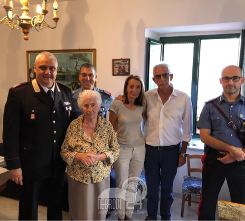 Brolo – Gesti belli: i carabinieri regalano una collana a nonna Concettina