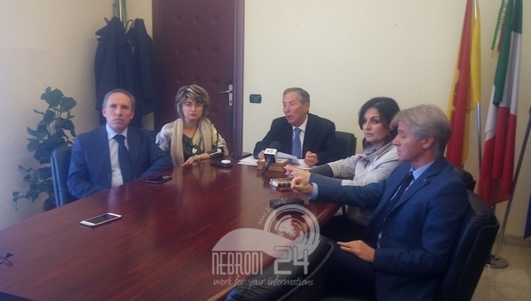 Brolo – Conferenza stampa di bilancio del sindaco Laccoto, con l’aggiudicazione della gara per la condotta (video)