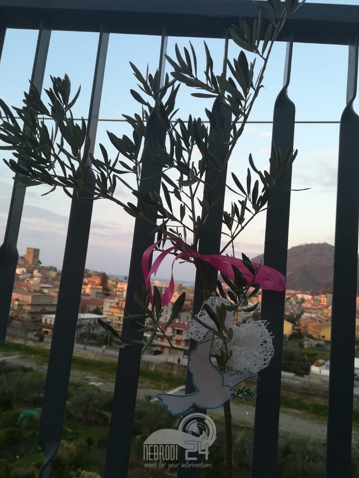 Brolo – Festa della Palme: nella via Trieste un ramoscello di ulivo per chi sta in prima linea!