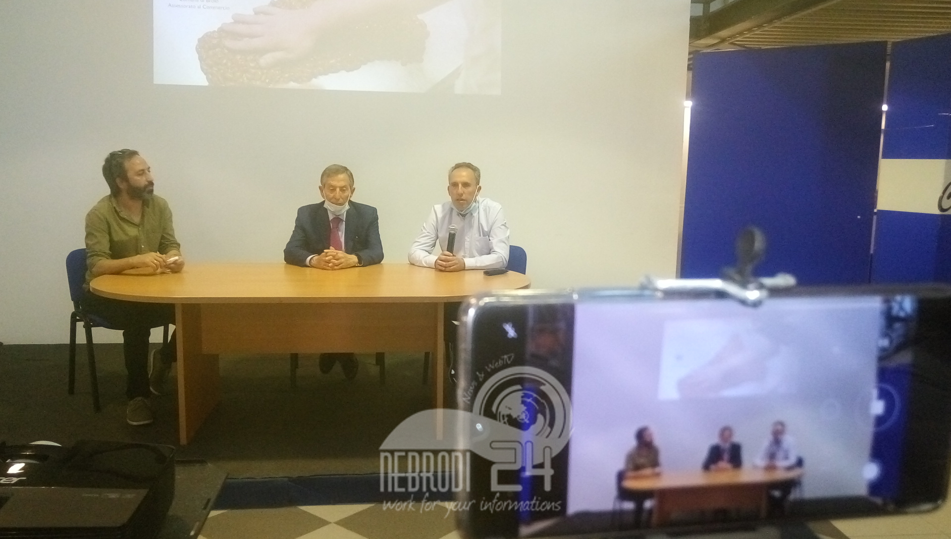 Brolo – La conferenza stampa di presentazione del video #iocomproabrolo