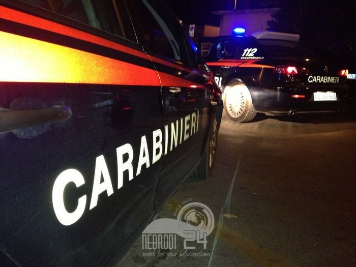 Patti –  servizio di controllo del territorio. I Carabinieri denunciano due persone e applicano la chiusura di un esercizio pubblico