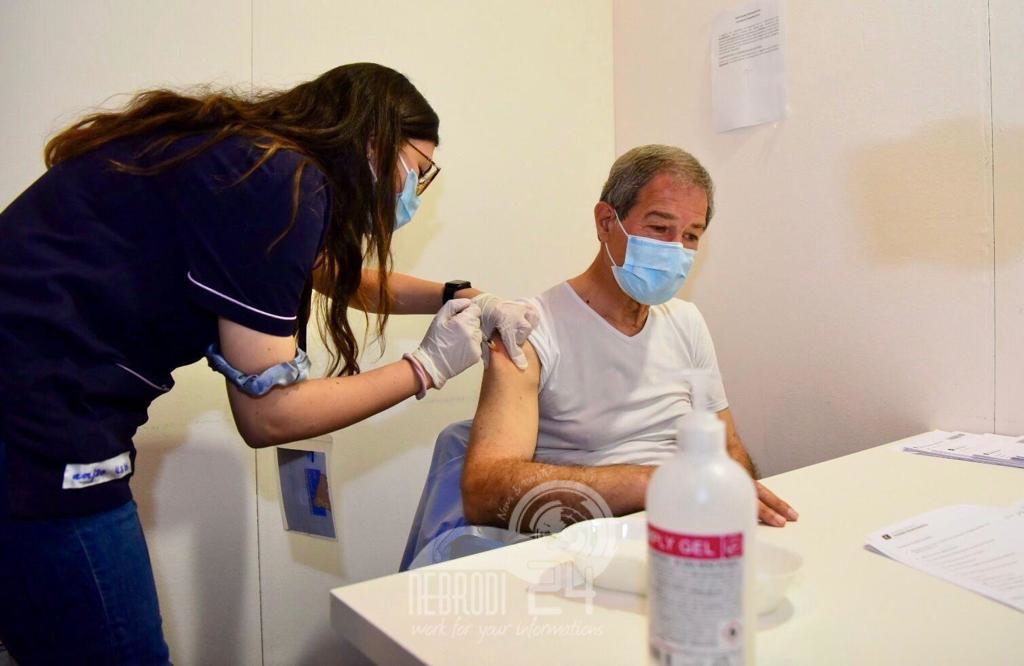 Sicilia – Covid, Musumeci si è vaccinato a Catania con AstraZeneca