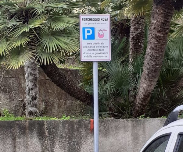 Gioiosa Marea – Istituiti due parcheggi rosa nel centro cittadino
