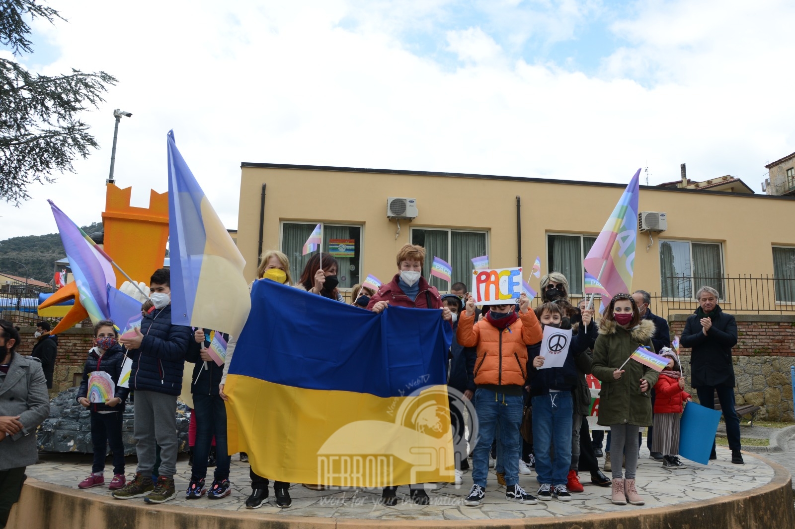 Brolo – Stamattina la manifestazione di solidarietà verso il popolo ucraino e di richiamo alla pace