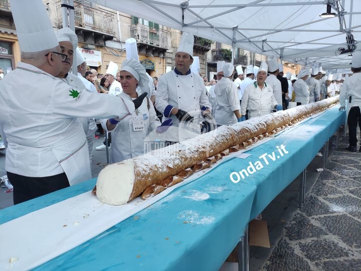 Caltanissetta – È siciliano il nuovo Guinness world record del cannolo più lungo al mondo
