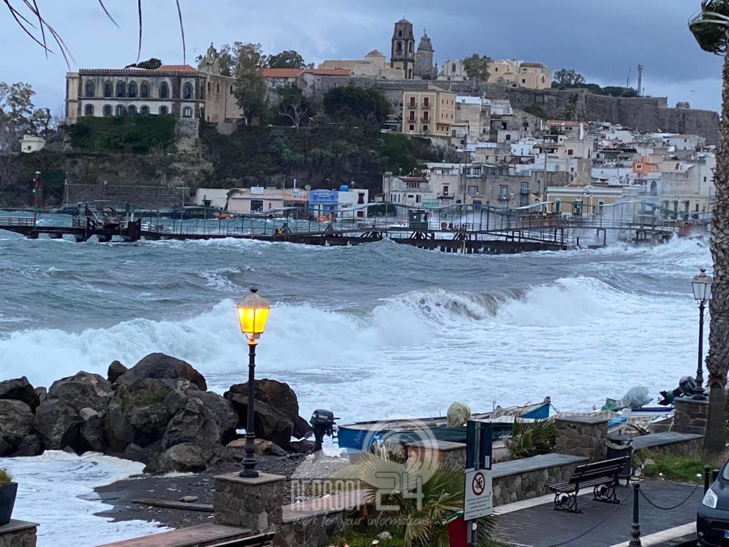 Sicilia – Maltempo, il governo Schifani stanzia 340 mila euro per i pontili delle Eolie danneggiati dalle mareggiate