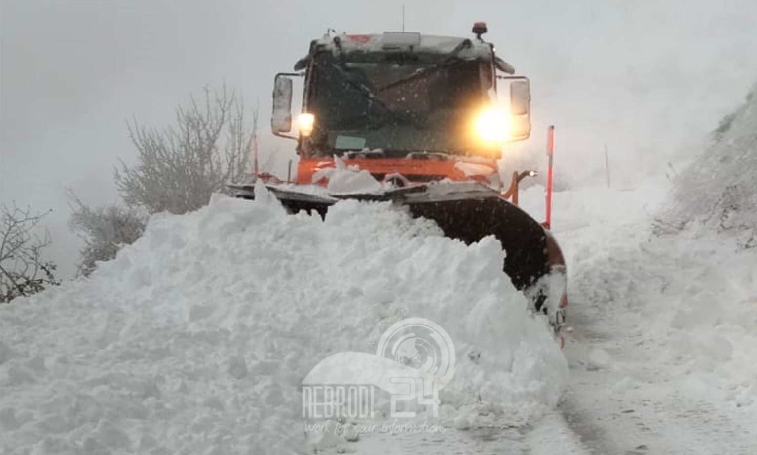 Emergenza neve sulle strade provinciali, uomini e mezzi della Città Metropolitana di Messina in azione