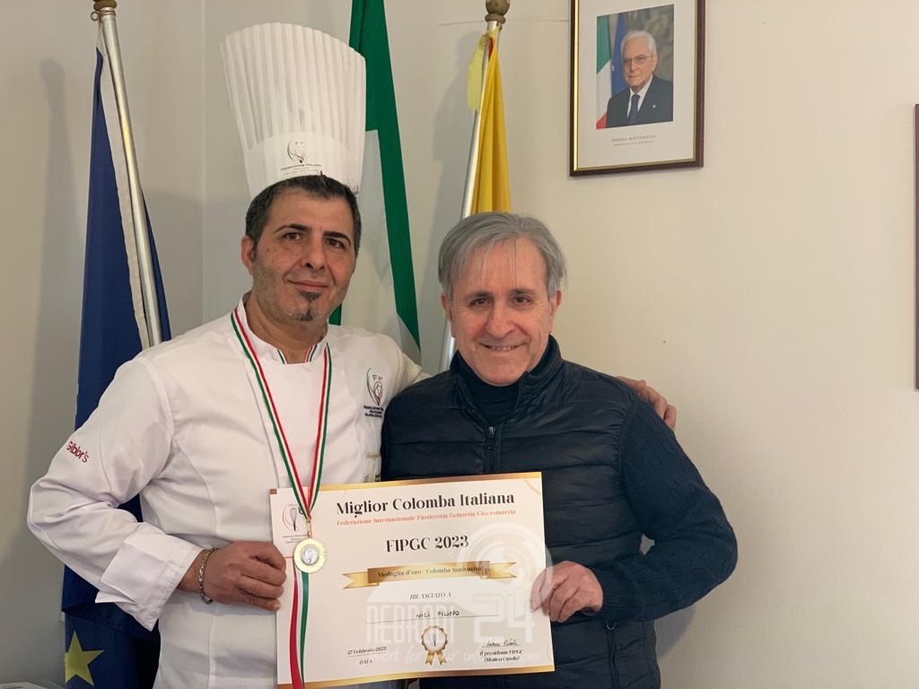 Mirto – Il sindaco Maurizio Zingales si congratula col pasticciere Filippo Nici, per la medaglia d’oro