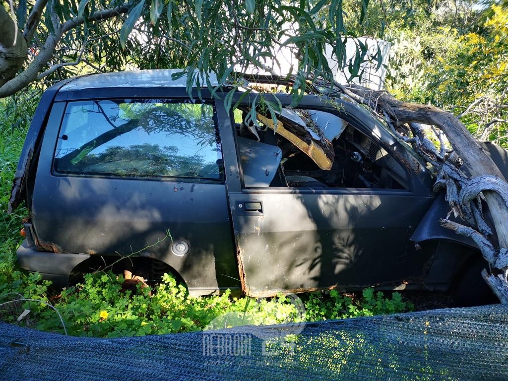 Vulcano  – I Carabinieri scoprono carcasse di auto abbandonate tra le campagne