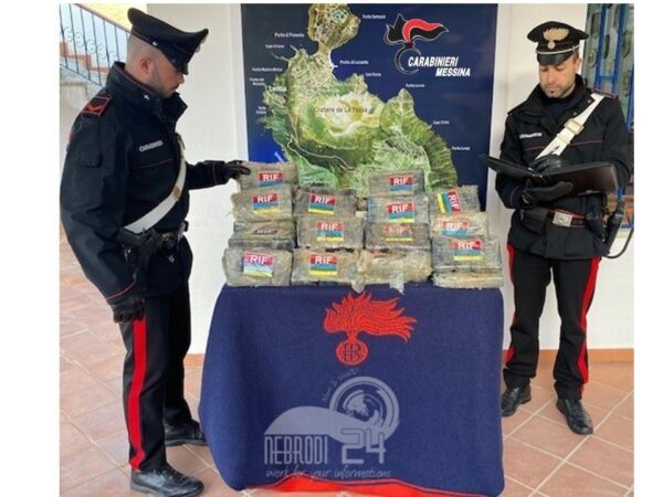 Vulcano (Isole Eolie) – 42 chilogrammi di cocaina ritrovati dai Carabinieri sulla scogliera di Vulcanello