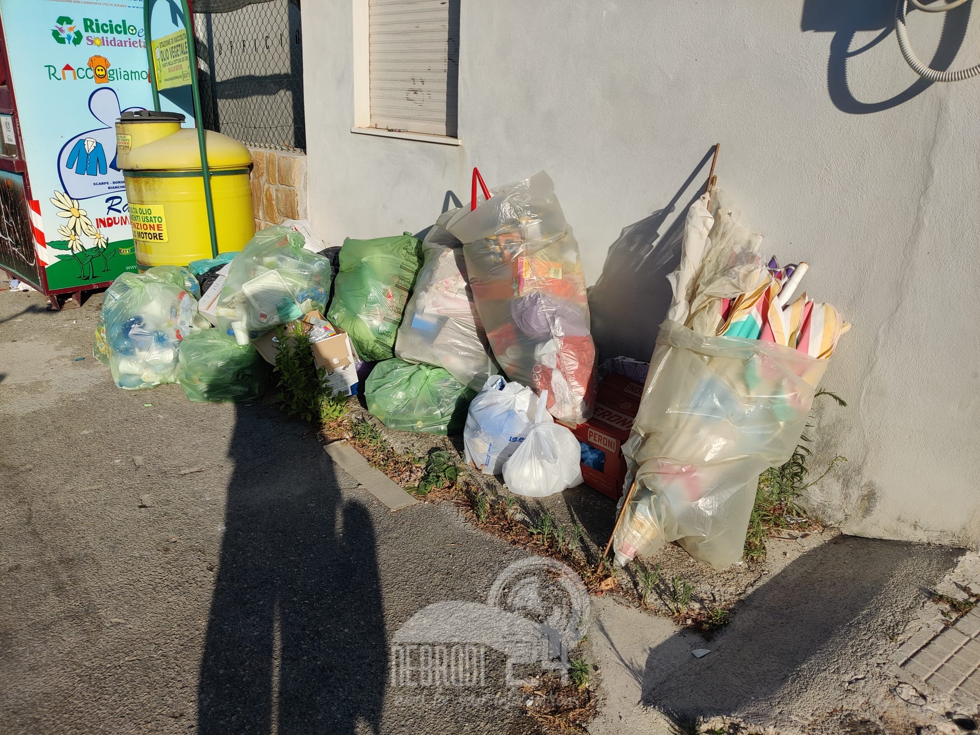 Brolo – La polizia municipale sanziona tre persone “zozzoni” per la spazzatura